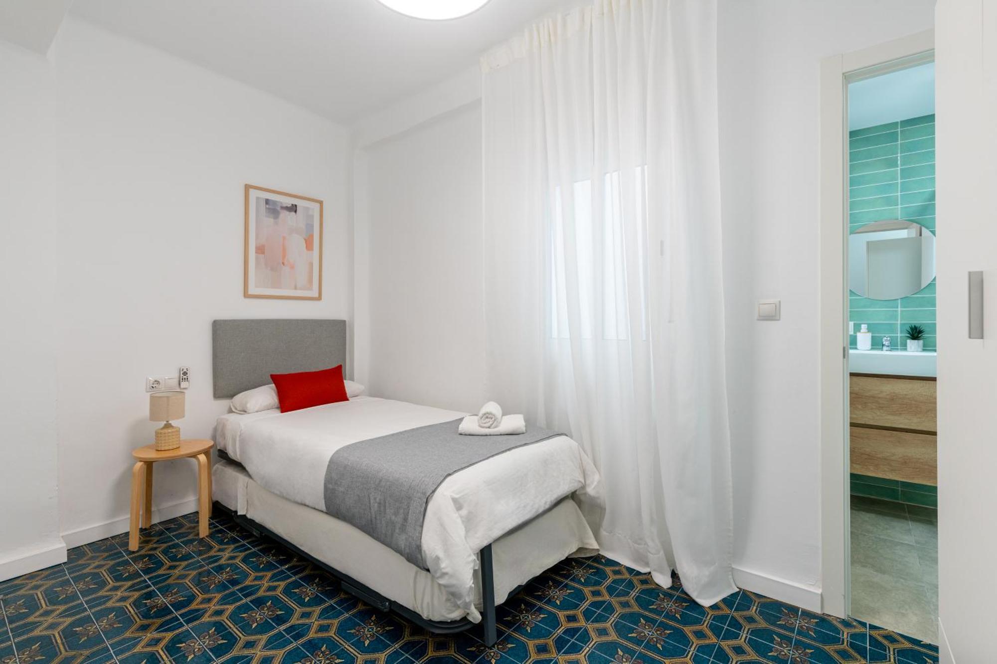 Piso Elegante Y Nuevo De 3 Habitaciones Y 2 Banos Sevilha Exterior foto